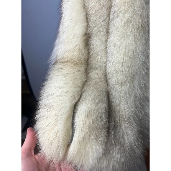 Saga Furs Luxurious Fox Fur Coat Sz. L - Picture 7 of 14